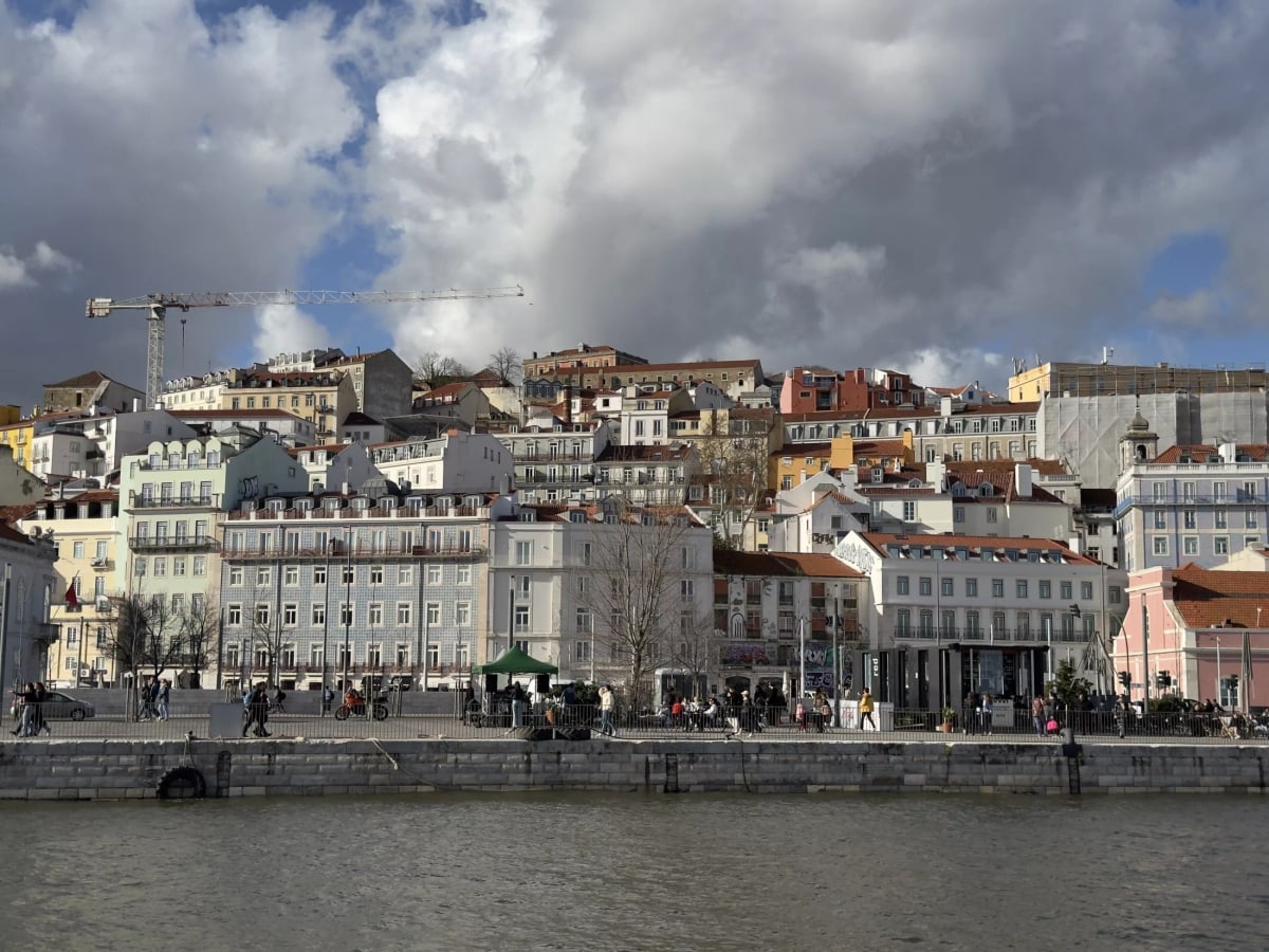 Lisbon, sunshine, miradouros and Sintra magic