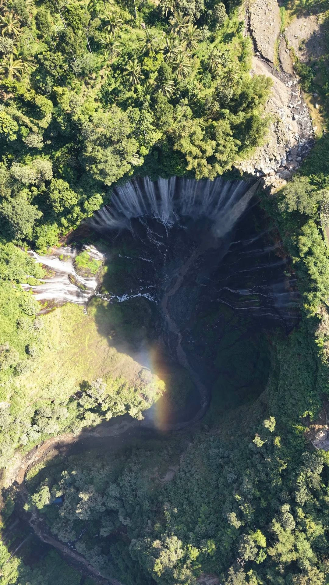 Tumpak Sewu Waterfall — Photo 3