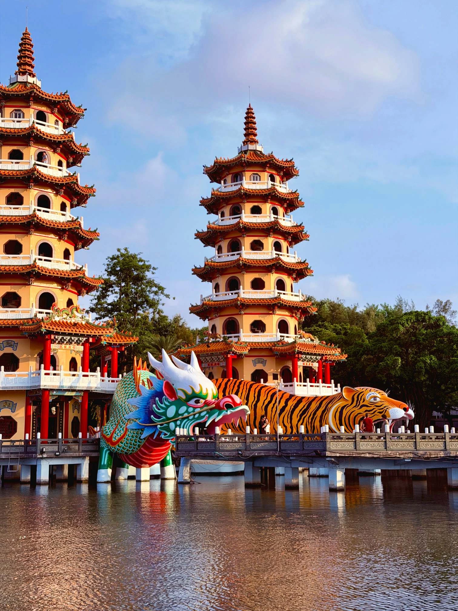 Pagodes du Dragon et du Tigre