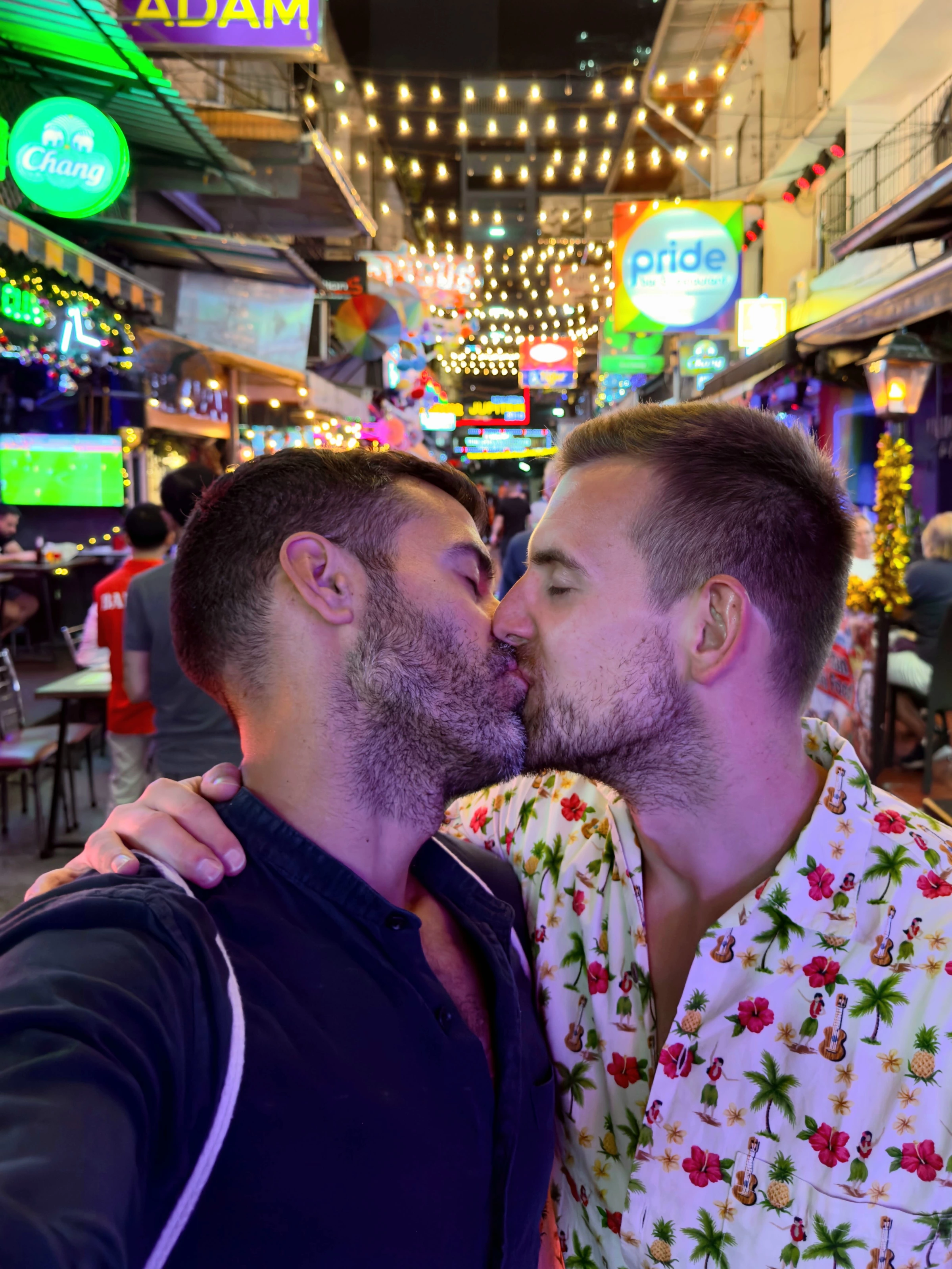 Silom Soi 4 – La rue gay de Bangkok — Photo 2