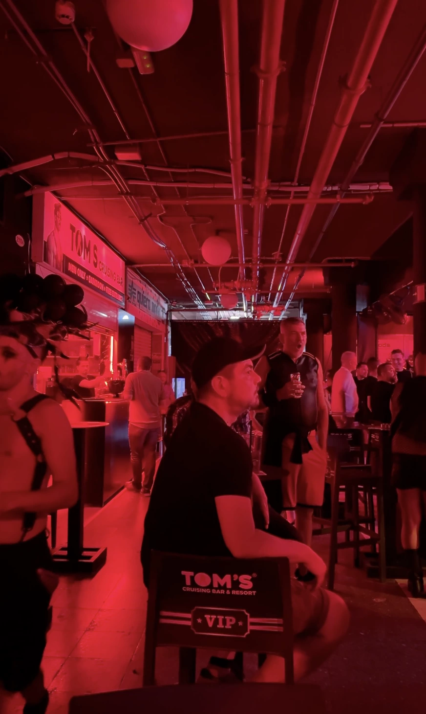 Tom's Cruising Bar