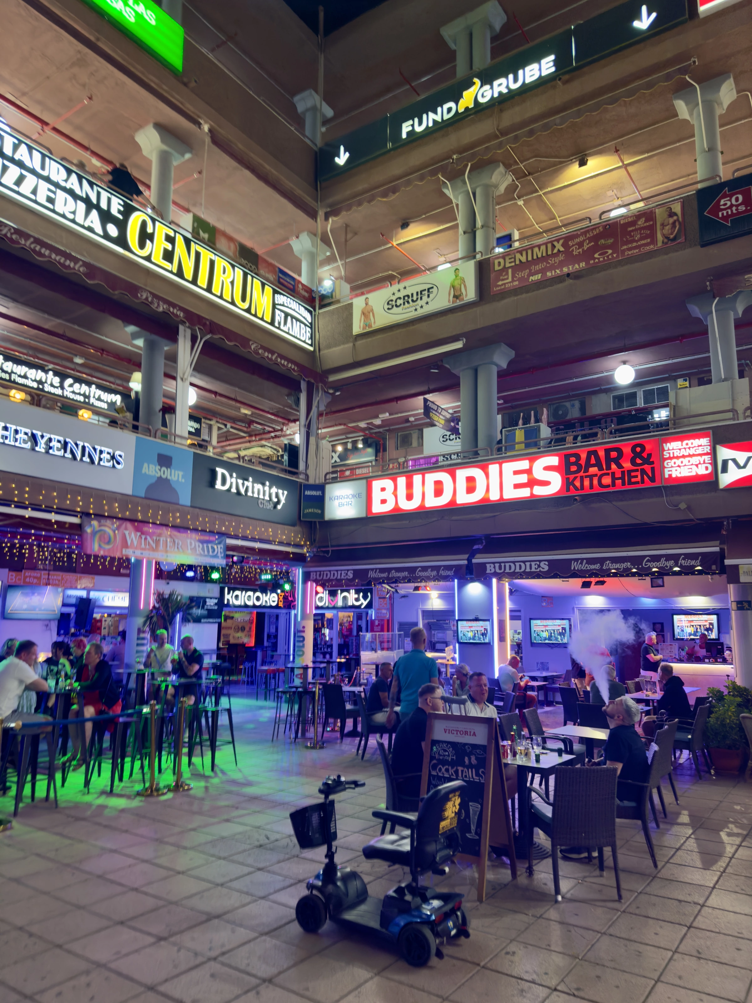 Yumbo Centre — Photo 3