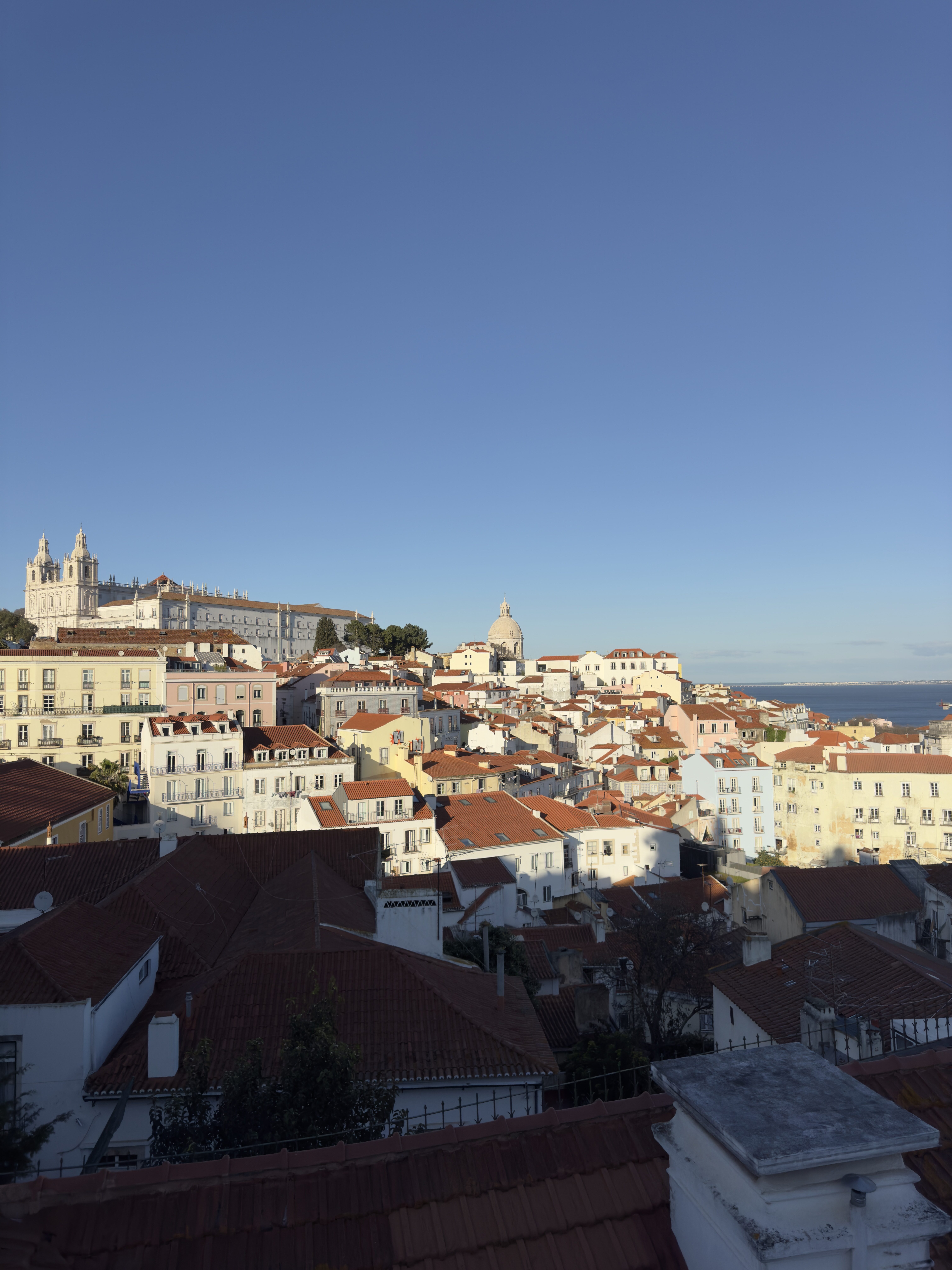 Lisbon, sunshine, miradouros and Sintra magic
